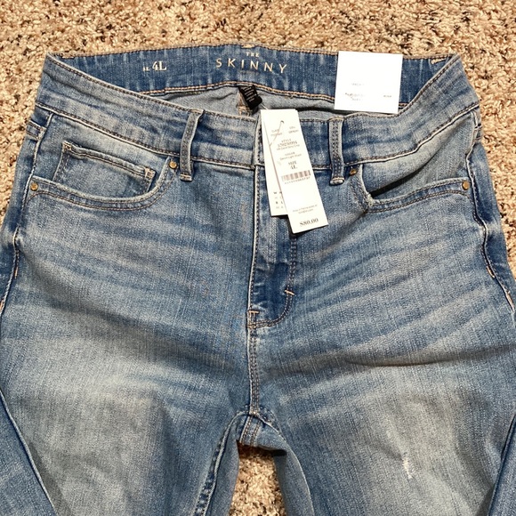 NWT White House Black Market High Rise Skinny Crop size 4 - Picture 6 of 6